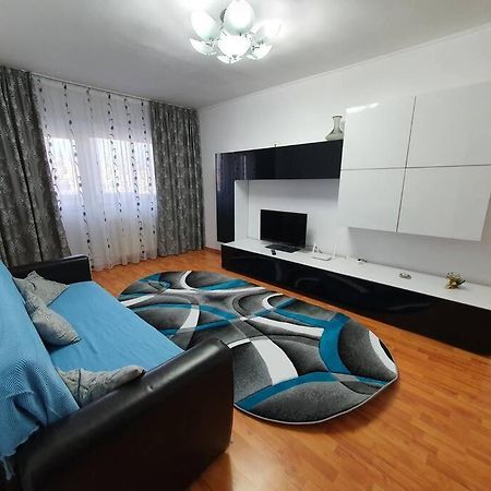 פלוייסטי Crema Apartaments מראה חיצוני תמונה